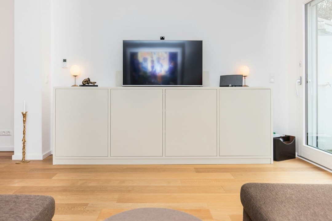 Smart TV dans un salon moderne prête pour l'IPTV